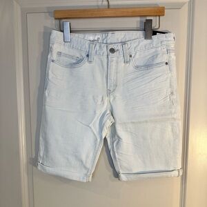 NEW GAP Light Wash Skinny Bermuda Cuffed Hem stretch Jean Shorts, size 28